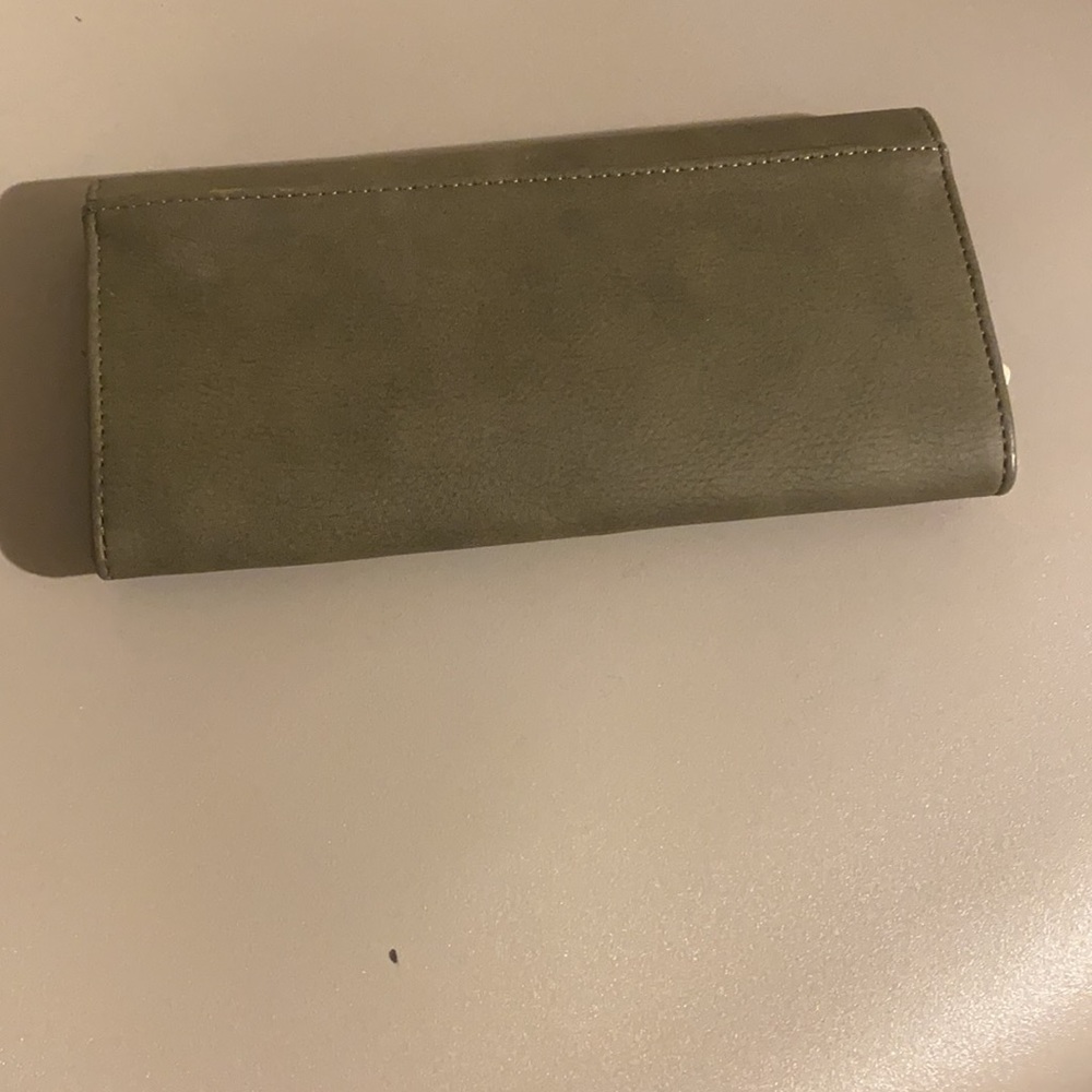 Target Universal Thread Wallet - Picture 2 of 5